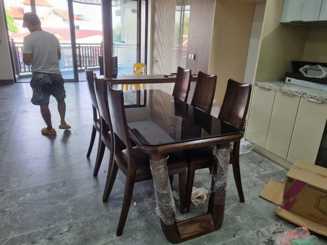 So Sánh Bàn Gỗ Tự Nhiên Và MDF